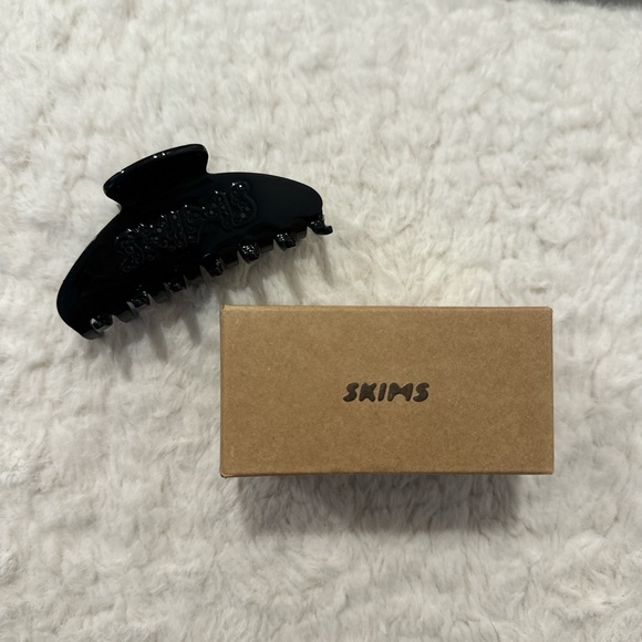 SKIMS Accessories - SKIMS Onyx Hair Clip